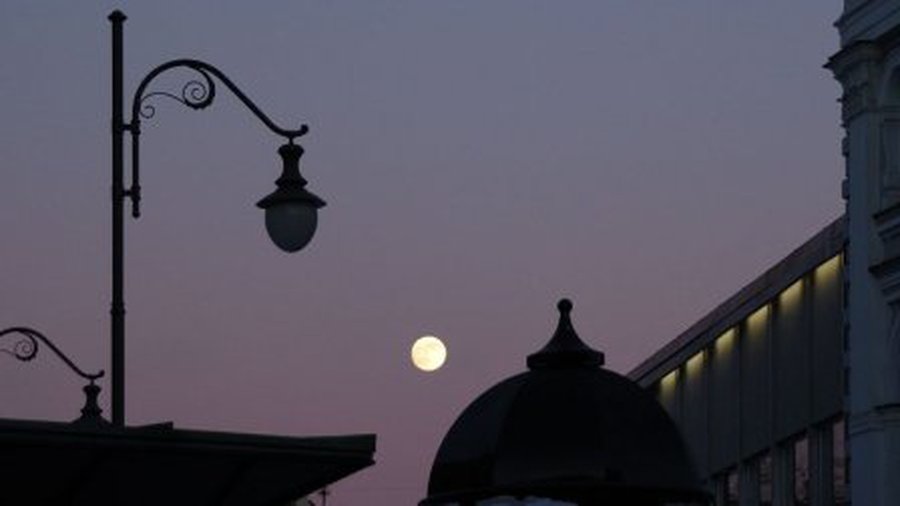 Из-за подорожания электроэнергии в городах станет темнее - Литва и страны Балтии