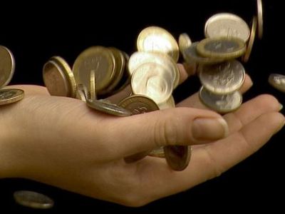 Как бюджетникам вернуть урезанные зарплаты? Разговоров много, а плана – нет - Литва и страны Балтии