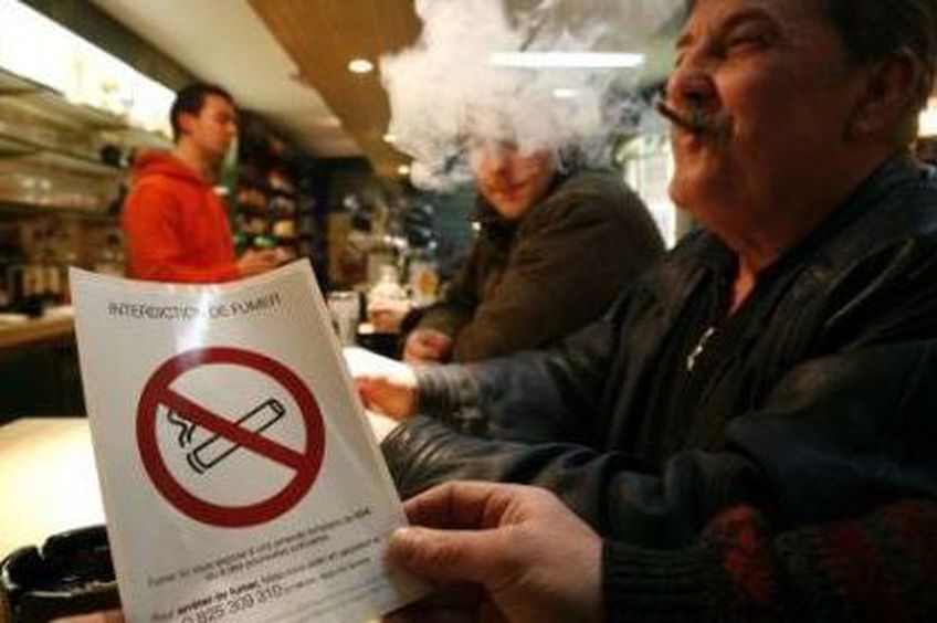 В Испании полностью запретили курение в общественных местах

