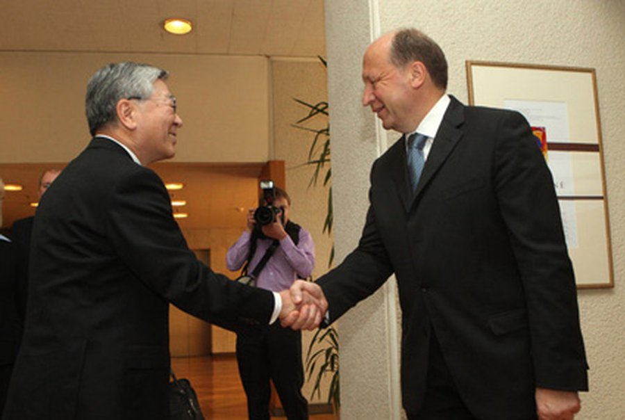 Как эксперты относятся к выбору правительством партнера по строительству новой АЭС?
 - Энергетика