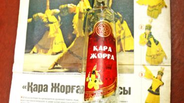 Казахстанка засудила производителя водки за свое фото на этикетке