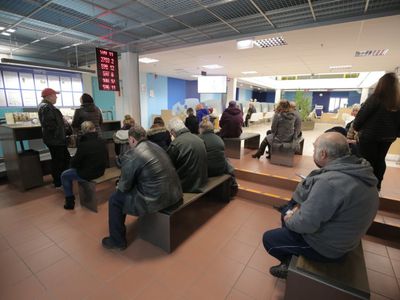 Полиция безопасности Эстонии назвала миграцию из РФ угрозой экономической безопасности - Литва и страны Балтии