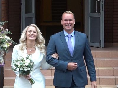 Молодая семья Шуклиных поделилась счастьем со всеми висагинцами, которые пришли на их торжество (видео) - В Висагинасе