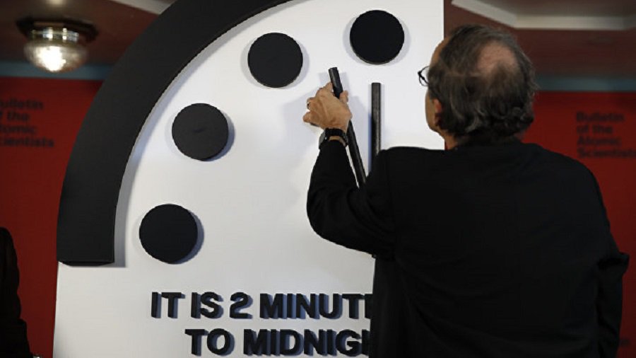 Министры транспорта ЕС считают , что  прекращение перехода на летнее и зимнее время с 2019 года нереально - В Мире