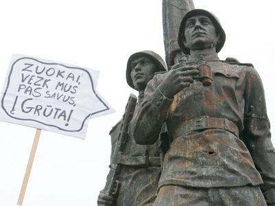 Народники скульптуры с Зеленого моста предложили перевезти в Грутский парк - Культурные и спортивные мероприятия