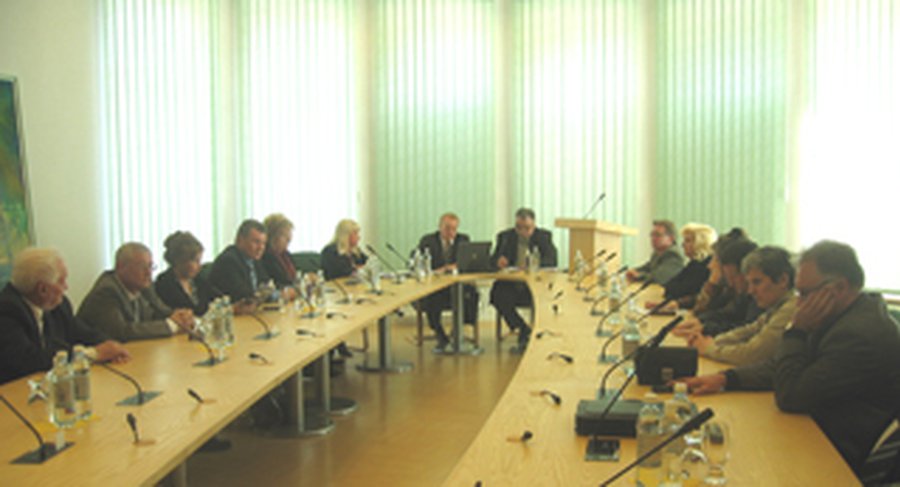 Горячая новость: Совет принял решение по вопросу увольнения вице-мэра - В Висагинасе