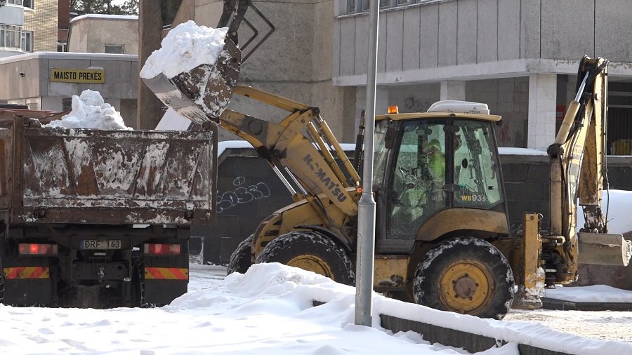 В 2022 году убирать улицы и дворы города будет спецтехника трех предприятий (видео) - В Висагинасе
