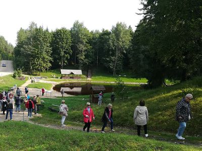 Ветераны отметили День строителей в «Школе природы» и на мифологической тропе (фотогалерея) - В Висагинасе