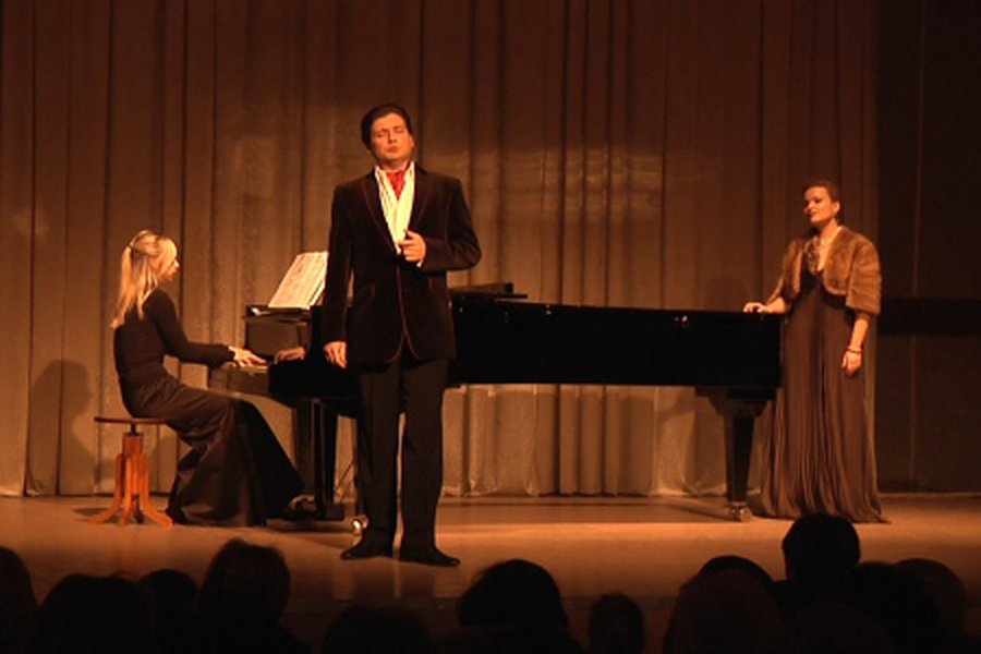 На висагинской сцене — дуэт «Новелла» (Россия)                                                                                                         - В Висагинасе