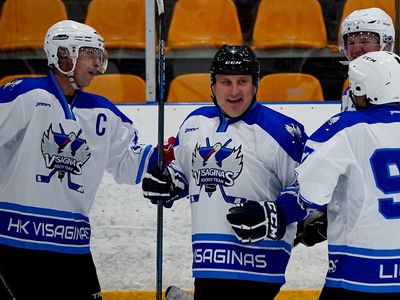 Первая победа висагинской команды в "Даугавпилсском любительском чемпионате по хоккею" - В Висагинасе