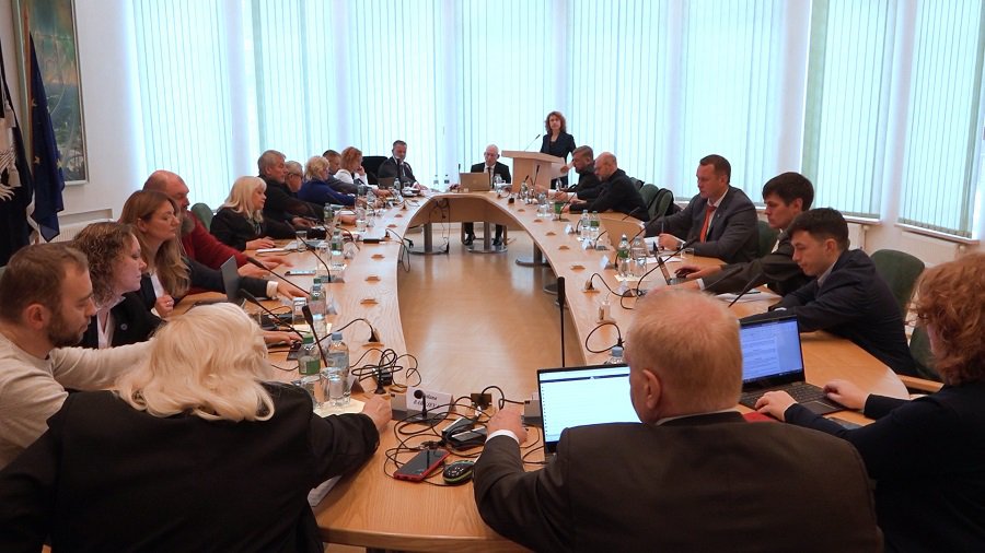 Совет не стал рассматривать вопрос об утверждении городского бюджета на 2023 год (обновлено) - В Висагинасе