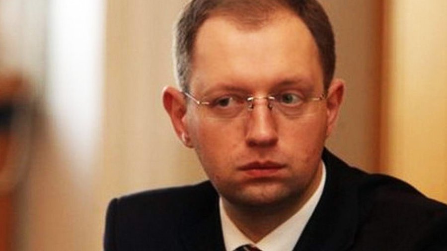 Яценюк: экономика ослабнет, зато армия окрепнет - В Мире