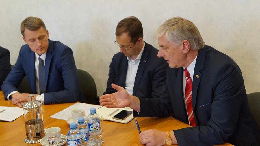 Министр энергетики посоветовал нашему самоуправлению самому решать свои проблемы - В Висагинасе