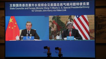 Kinija ragina JAV numalšinti dvišalę įtampą, siekiant skirti dėmesio klimato kaitai