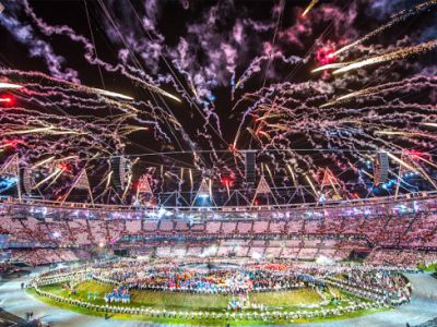 Англичане ушли в минус
 - В Мире