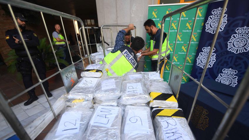 Ispanijoje konfiskuotos šešios tonos kokaino, sulaikyta 16 įtariamųjų