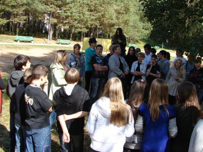 Мы вместе под теплым солнцем                             - Мир молодежи