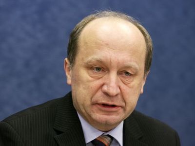 Премьер Литвы на личном примере учит, как надо экономить в период кризиса - Литва и страны Балтии