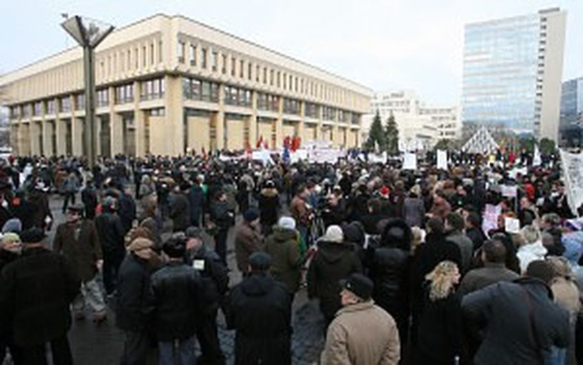 Беспорядки в Литве: толпа крушит все на своем пути