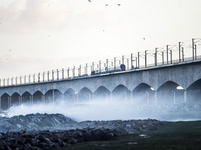 В Дании несколько человек погибли в аварии на железнодорожном мосту - В Мире