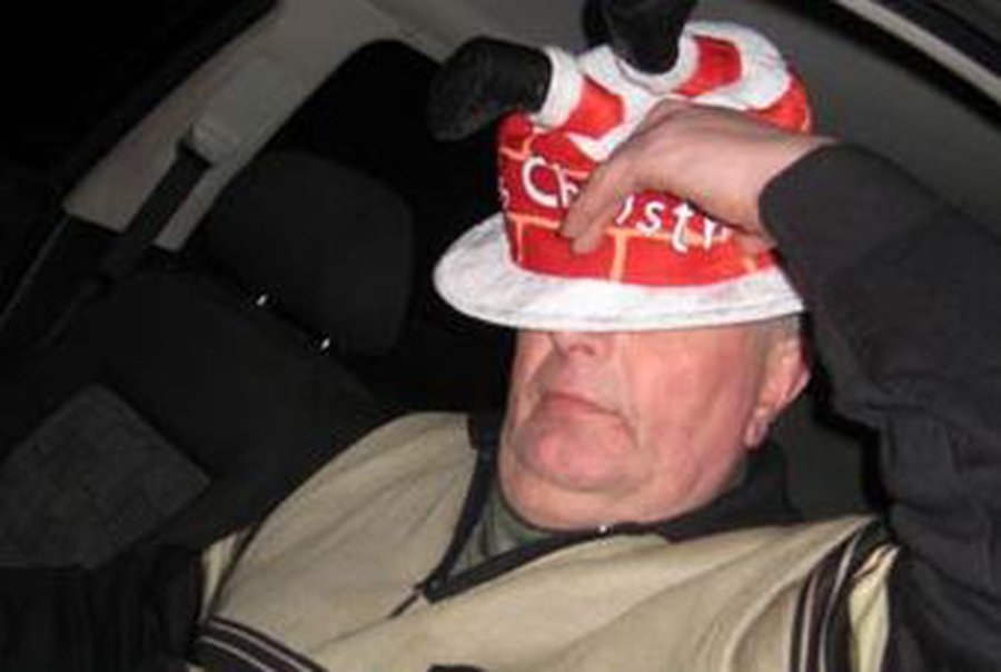 Пьяный житель Литвы пытался вытащить пьяного старосту из канавы - Литва и страны Балтии