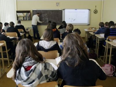 Правительство одобрило финансовые поощрения учеников и учителей - Литва и страны Балтии