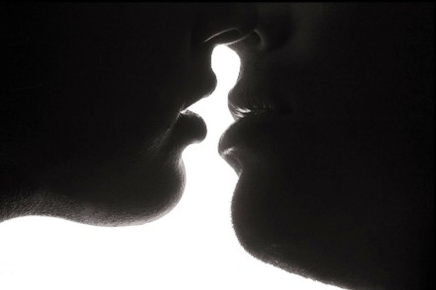 Итальянцы признаны лучшими в мире мастерами поцелуя                                 - Хобби, отдых и развлечения