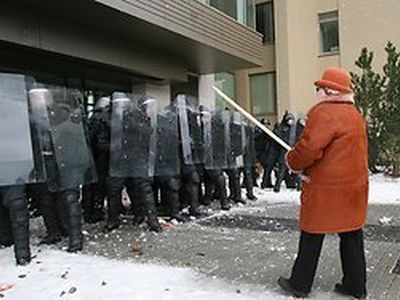 Бружас о битых окна в Сейме: может, и хорошо, следовало бы и чаще                                 - Литва и страны Балтии