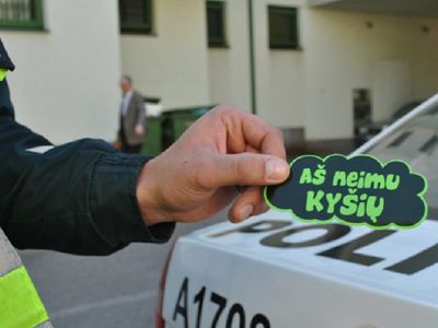 Жителю Варены грозит ответственность за попытку дачи взятки висагинскому полицейскому - Происшествия и криминал