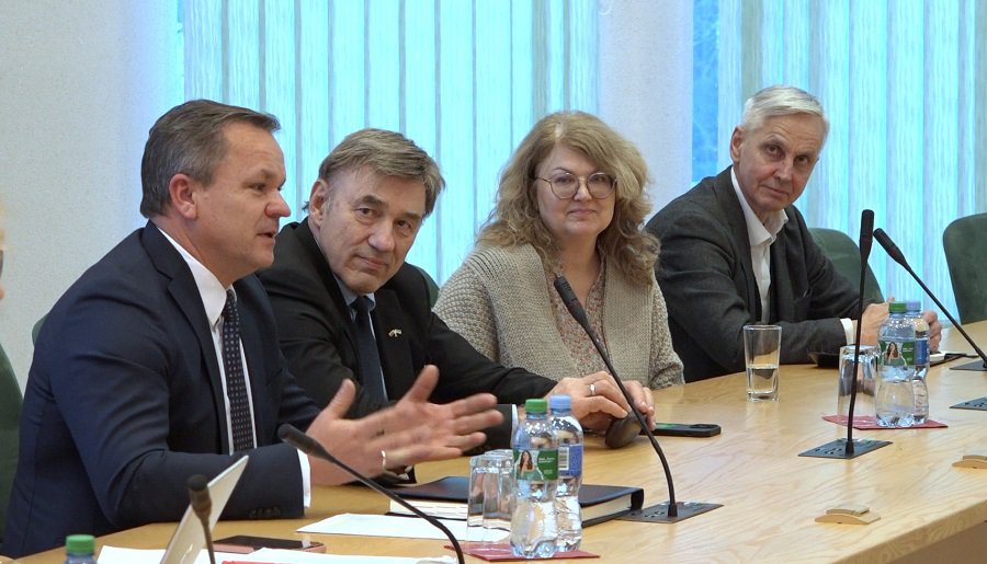 Продолжается сотрудничество между Висагинасом и  Университетом Витаутаса Великого (видео) - В Висагинасе