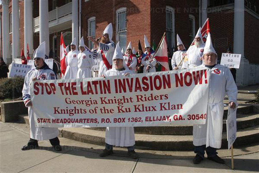 Ку-клукс-клан растет по всей Америке - В Мире