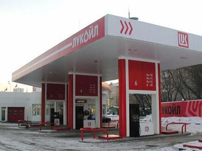 На литовских АЗС стремительно дорожает горючее - Литва и страны Балтии