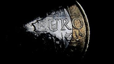 Еврокомиссар: Опасность распада зоны евро миновала
