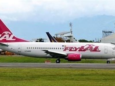 100% акций литовского авиаперевозчика flyLAL проданы швейцарцам - Литва и страны Балтии