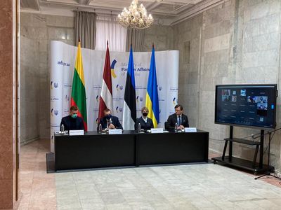 Глава МИД Украины: Киеву нужна помощь не только на словах - В Мире