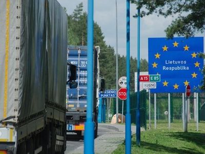Водители грузовиков при выезде из Беларуси в Литву теперь могут предъявлять электронную декларацию на топливо - Литва и страны Балтии
