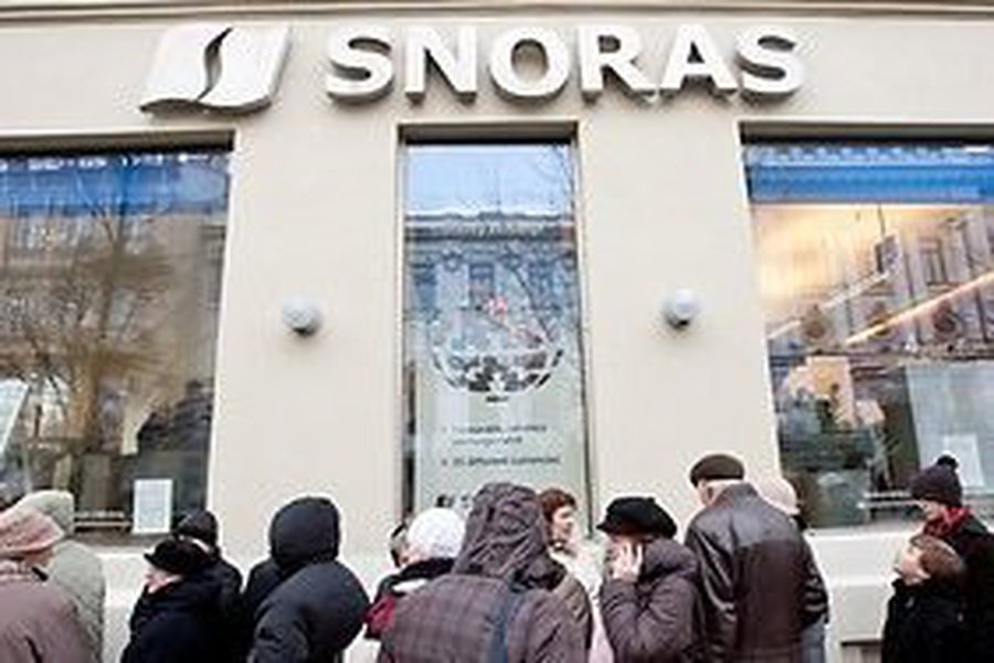 Деньги Snoras физическим лицам выплатит SEB, юридическим — еще 7 банков                                                                                - Литва и страны Балтии