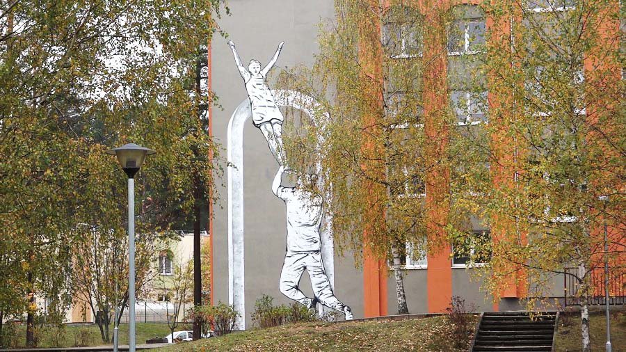 Готово! Муралы на стенах прогимназии Draugystės стали точкой на АРТ-маршруте (видео) - В Висагинасе