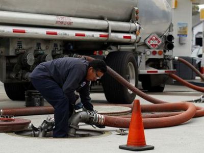 Реки черного золота, текущие из Белоруссии через Литву, кормят и политиков, и авторитетов преступного мира


 - Происшествия и криминал