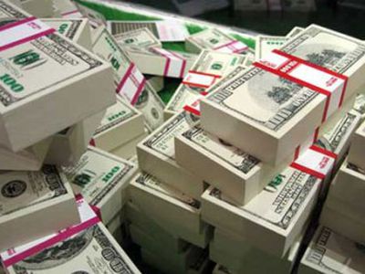 JAV saugo milijardų vertės brokuotų 100 dolerių banknotų                                 - Pasaulyje