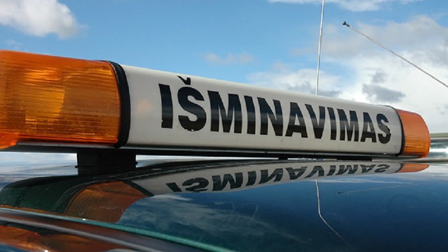 Обнаруженный у школы в Бездонисе снаряд вывезен для ликвидации - Литва и страны Балтии