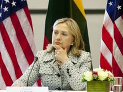 Пикет у кортежа Клинтон в Литве: США — террорист номер один

 - Литва и страны Балтии