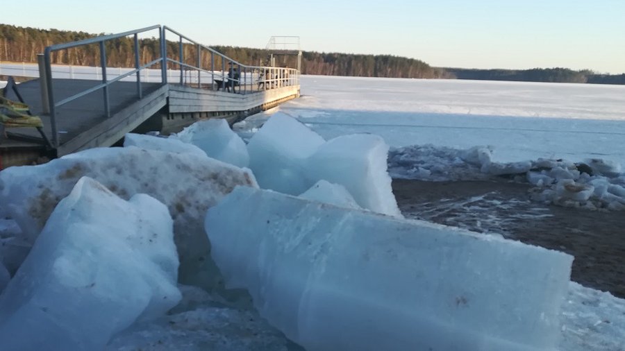 Лед снова повредил пирс (фотогалерея) - В Висагинасе