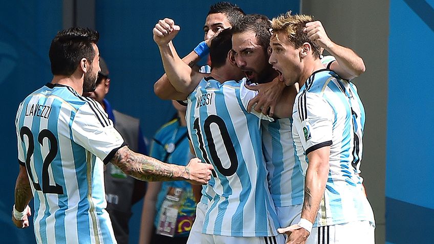 Сборная Аргентины по пенальти выиграла полуфинальный матч у Голландии