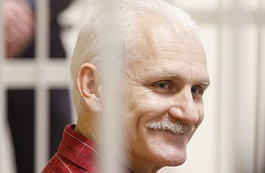 Белорусский правозащитник получил 4,5 года тюрьмы                                 - В Мире