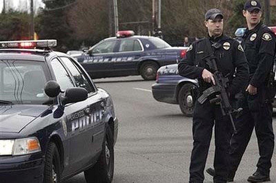 Неизвестный расстрелял прохожих в США - Происшествия и криминал