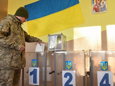 Ukraina renkasi prezidentą: trys favoritai - komikas, šokolado karalius ir dujų princesė - Pasaulyje