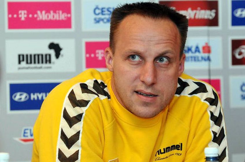 Тренер сборной Литвы по футболу ушел в отставку

                                