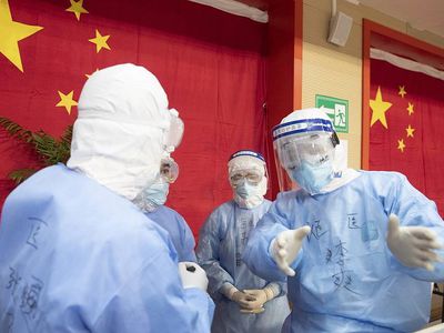 СМИ: в Китае столетний мужчина вылечился от коронавируса - Наука и здоровье