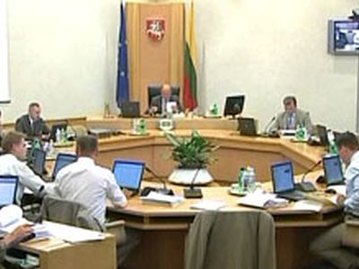 Базовый оклад в Литве все-таки снижается - Литва и страны Балтии